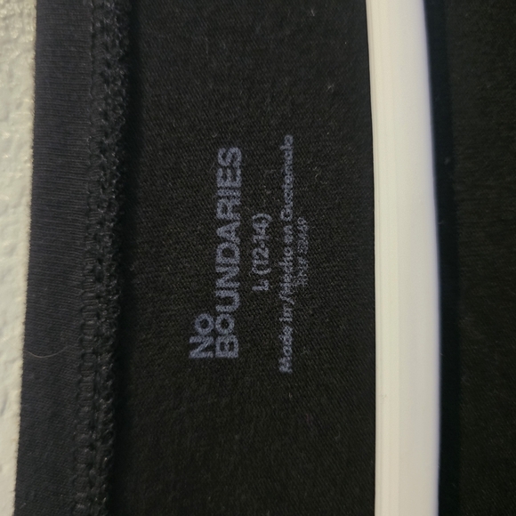 Black scoop neck long sleeve tee, size L. - Picture 2 of 4